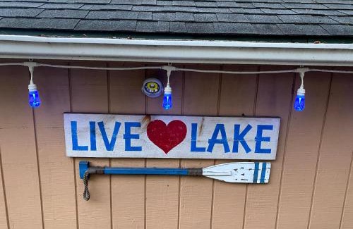 Dandridge Ski Chalet | Live Luv Lake, Hot Tub, Private Boat Dock, WIFI,685 FREE tickets each paid day