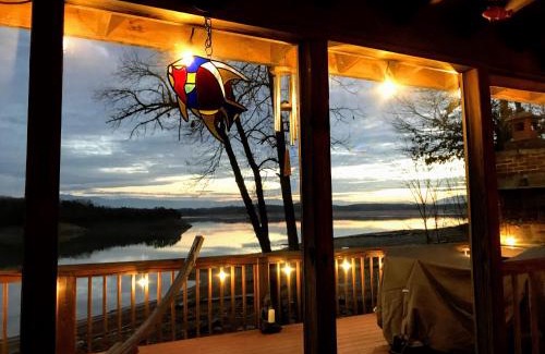 Dandridge Ski Chalet | Live Luv Lake, Hot Tub, Private Boat Dock, WIFI,685 FREE tickets each paid day