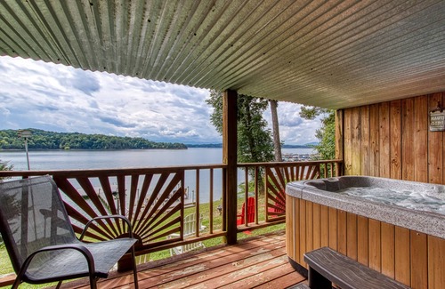 Dandridge Ski Chalet | Live Luv Lake, Hot Tub, Private Boat Dock, WIFI,$685 FREE tickets each paid day