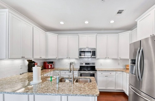 Epworth Acres Apartment | Live Oak!!! Great One level condo nestled under gorgeous live oak trees .