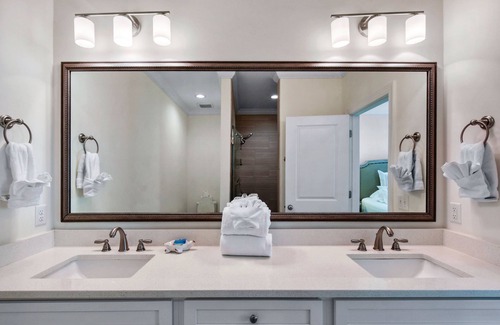 Epworth Acres Apartment | Live Oak!!! Great One level condo nestled under gorgeous live oak trees .