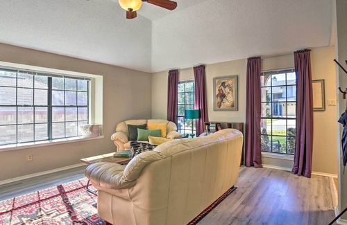 Live Oak House | Live Oak Home w/ Fenced Yard ~ 15 Mi to Downtown!
