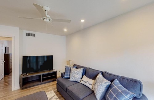Old East Dallas Apartment | Live Oak II