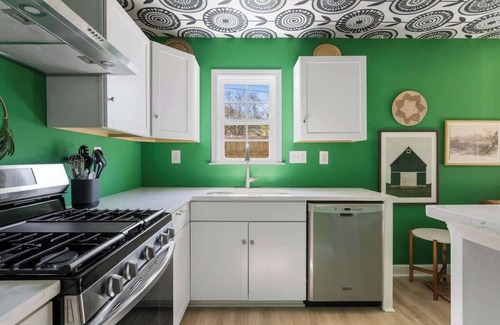 Riverland Terrace House | Live Oak Loft | Riverland Terrace 1BR Getaway!