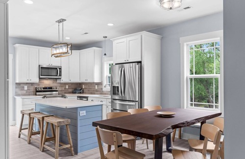 Oak Island Villa | Live Oak Villa~ OKI Family Focused Beach Retreat ~King Primary w/Ensuite
