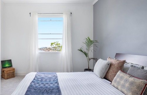 Tamarama Apartment | Live the Coastal Life with Spectacular Views