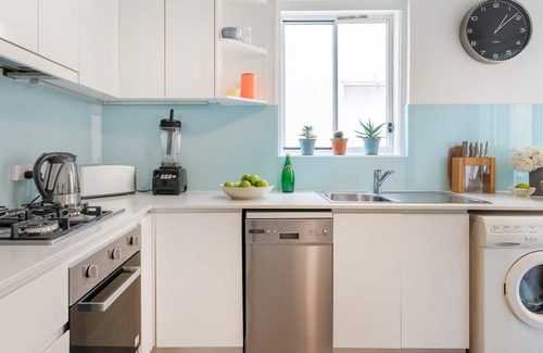 Tamarama Apartment | Live the Coastal Life with Spectacular Views