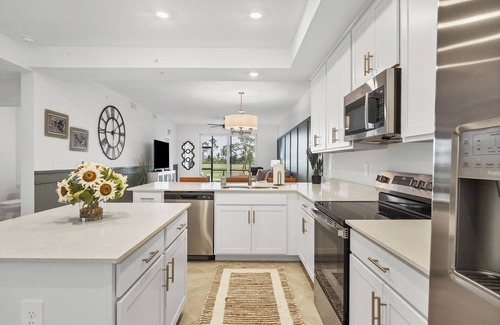 Venice Condo | Live the FL Country Club Life - UNLIMITED GOLF - 3min drive to ATL BRAVES