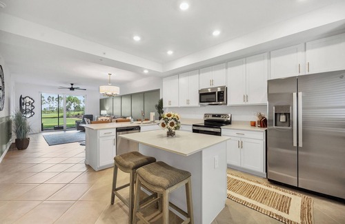 Venice Condo | Live the FL Country Club Life - UNLIMITED GOLF - 3min drive to ATL BRAVES
