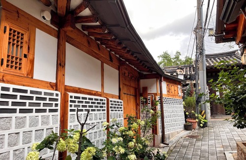 Gahoe-dong House | Live the hanok way — tradition reimagined with modern comfort in Bukchon.