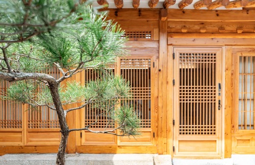 Gahoe-dong House | Live the hanok way — tradition reimagined with modern comfort in Bukchon.