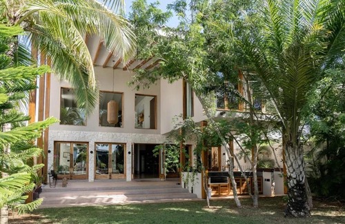 Alfredo V. Bonfil House | Live Your Dream Life in Luxury - Waterfront Property in Cancun