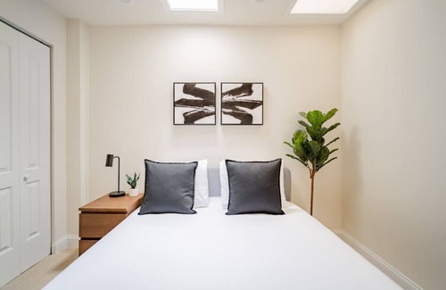 Avondale Apartment | Lively 3BR Apt in Chicago