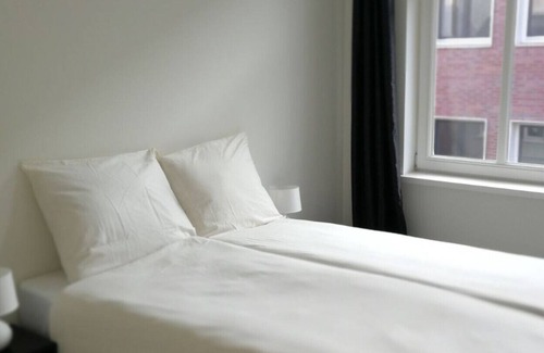 De Weteringschans Apartment | Lively Bright & Spacious Penthouse near Leidse Plein, busiest Amsterdam square
