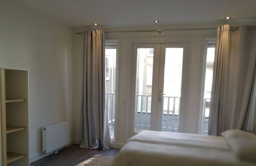 De Weteringschans Apartment | Lively Bright & Spacious Penthouse near Leidse Plein, busiest Amsterdam square