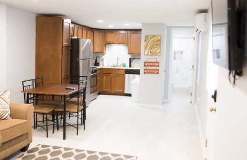 Uptown Historic District House | Lively Uptown Getaway Steps from historic Magazine
