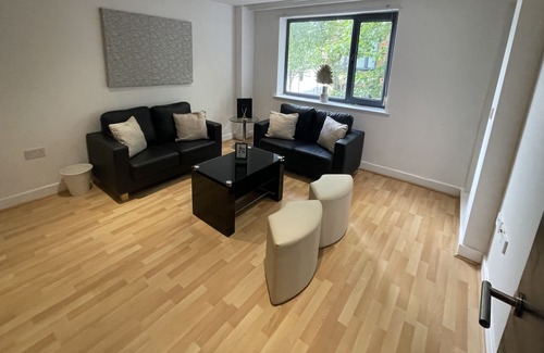 St George's Quarter Apartment | LIVERPOOL CITY CENTRE APARTMENT WITH BALCONY