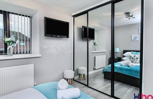 Liverpool House | Liverpool Family Home | Parking | Near Hospital