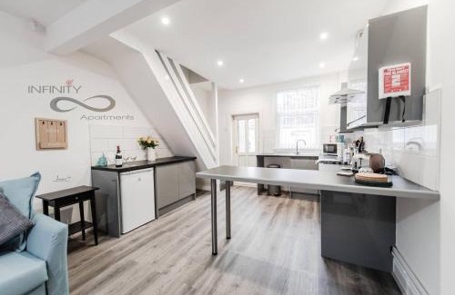 Anfield House | Liverpool Harrow Road Sleeps 6- Infinity Apartment
