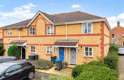 Grove House | Livesey Close with 2 bedrooms and 1 bathrooms