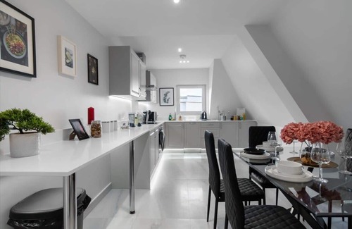 Didcot Apartment | LiveStay - Stylish 2Bed Apartment in Didcot