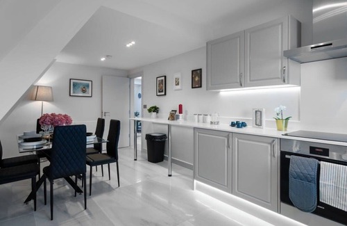 Didcot Apartment | LiveStay - Stylish 2Bed Apartment in Didcot