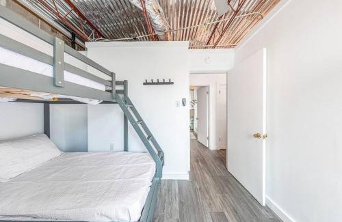 Fort Walton Beach Apartment | Livin Right Surf Loft: pickleball, basketball, close to the fun
