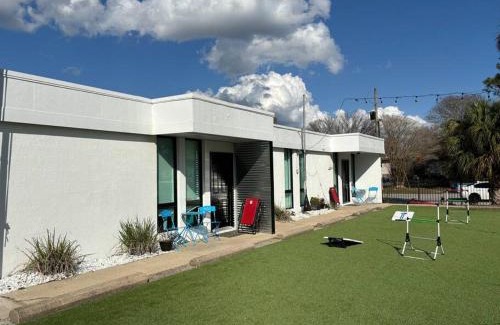 Fort Walton Beach Apartment | Livin Right Surf Loft: pickleball, basketball, close to the fun