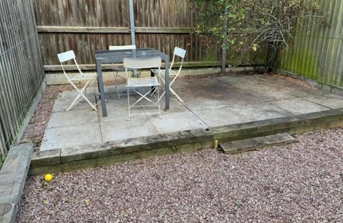 Wolverhampton House | Living Large 5BR Home - Parking - Ideal for Groups