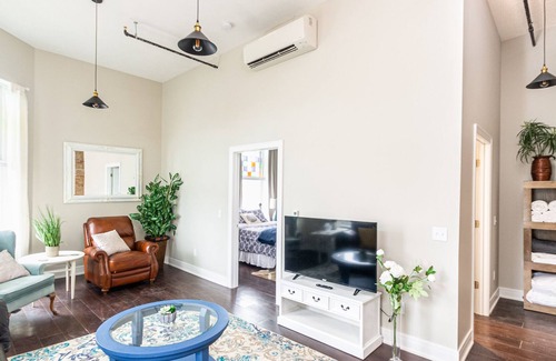 Constantine Apartment | ⭐️⭐️Living Large Downtown Constantine: Luxury Apartment Sleeps 4, Best Value⭐️⭐️
