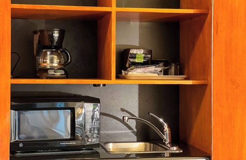 Downtown San Francisco Apartment | Living Room With 2 Bed Rooms Suite, Centrally Located Motel in SOMA,Free Parking