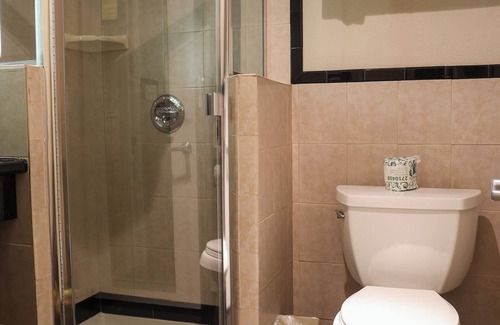 Downtown San Francisco Apartment | Living Room With 2 Bed Rooms Suite, Centrally Located Motel in SOMA,Free Parking
