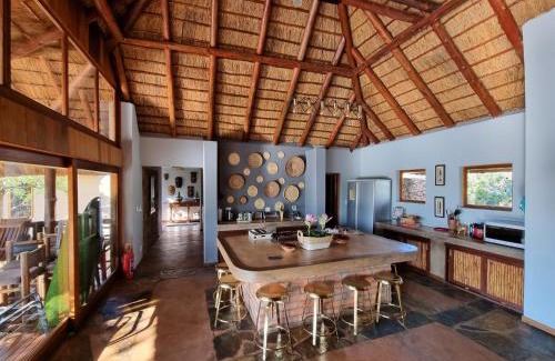 Bela-Bela House | Livingstone Bush Lodge, Mabalingwe