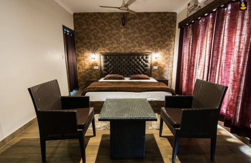 Bullawala Resort | LivingStone Riverside Hills Resort Suite Room