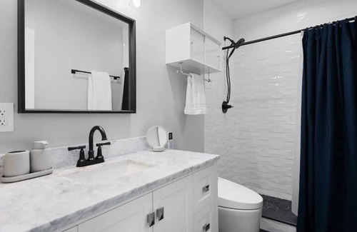 Livonia Apartment | Livonia Sleek Modern 2BR Oasis