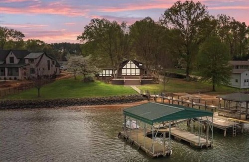 Mooresville House | LKN Water Front w/Dock – Swim, Boat, Relax!
