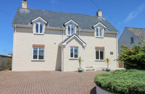 Trefin House | Llain Gwynfor