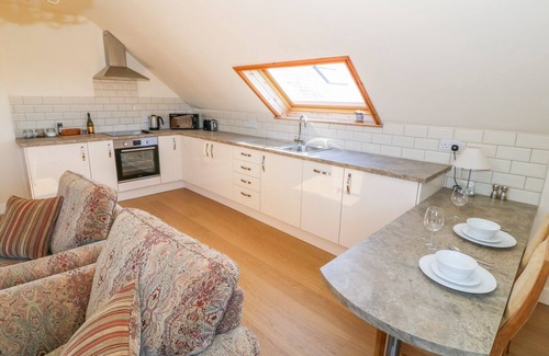 Llangefni Apartment | LLAIN HAF, romantic, country holiday cottage in Llangefni