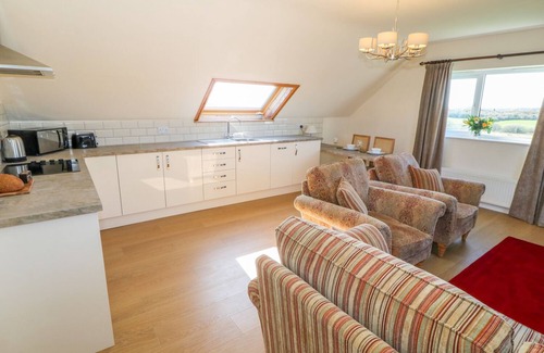 Llangefni Apartment | LLAIN HAF, romantic, country holiday cottage in Llangefni
