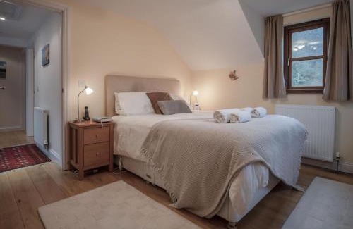 Fishguard House | Llais Afon - 3 Bedroom Holiday Home - Fishguard
