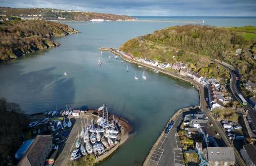 Fishguard House | Llais Afon - 3 Bedroom Holiday Home - Fishguard