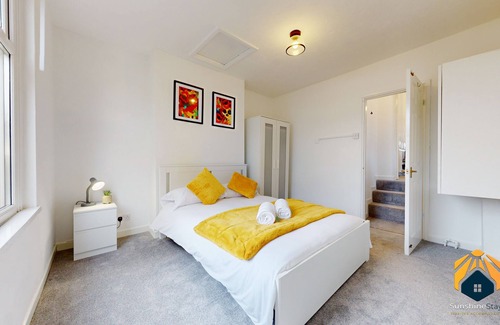 Canton Apartment | Llandaff 2 Bed Flat with Parking