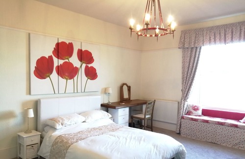 Llanddulas House | Llanddulas Hall, large coastal property with panoramic views
