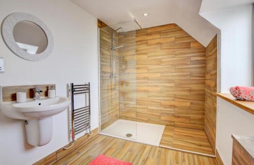 Llanddeusant Apartment | Llanddygfael Hir