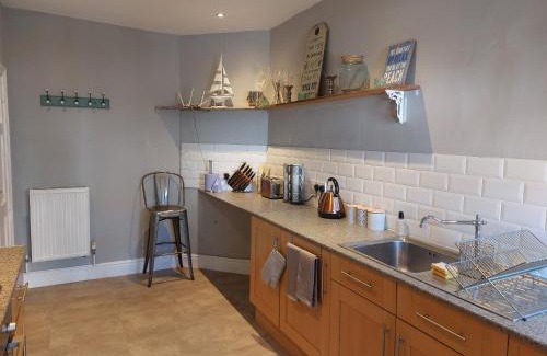 Penrhyn Bay Apartment | Llandudno apartment, quirky pub with tropical beer garden