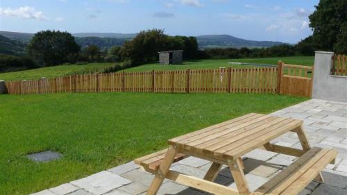 Llanrhidian House | Llanelen Farm Sleeps 2