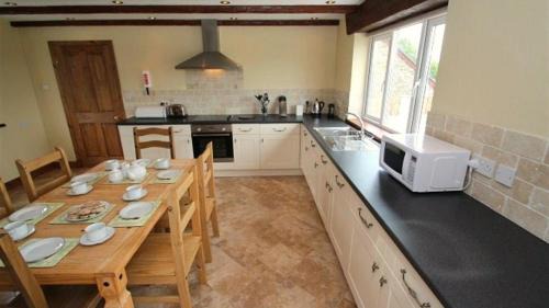 Llanrhidian House | Llanelen Farm Sleeps 2