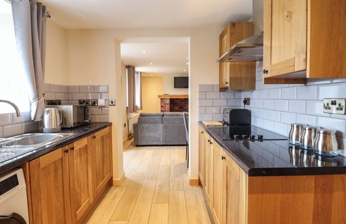 Llanwddyn Cottage | LLETY DEWI, pet friendly, character holiday cottage in Lake Vyrnwy