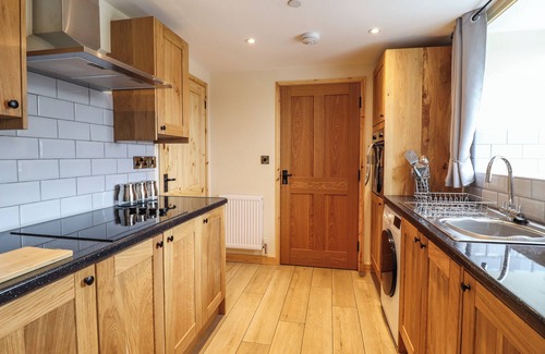 Llanwddyn Cottage | LLETY DEWI, pet friendly, character holiday cottage in Lake Vyrnwy