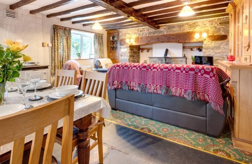 Machynlleth House | Llety Hiriaeth in Machynlleth
